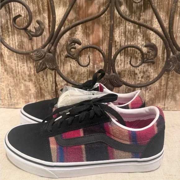 Vans Black and Plaid Sneakers 9 - Picture 8 of 9